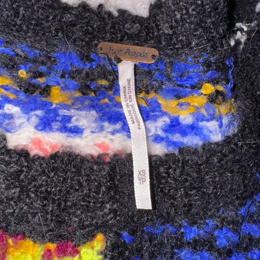 Colorful sweater - Picture 3 of 3